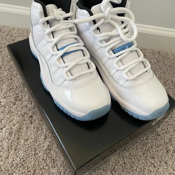 Air Jordan 11 Retro "Legend Blue" Size 4Y - Picture 3 of 7